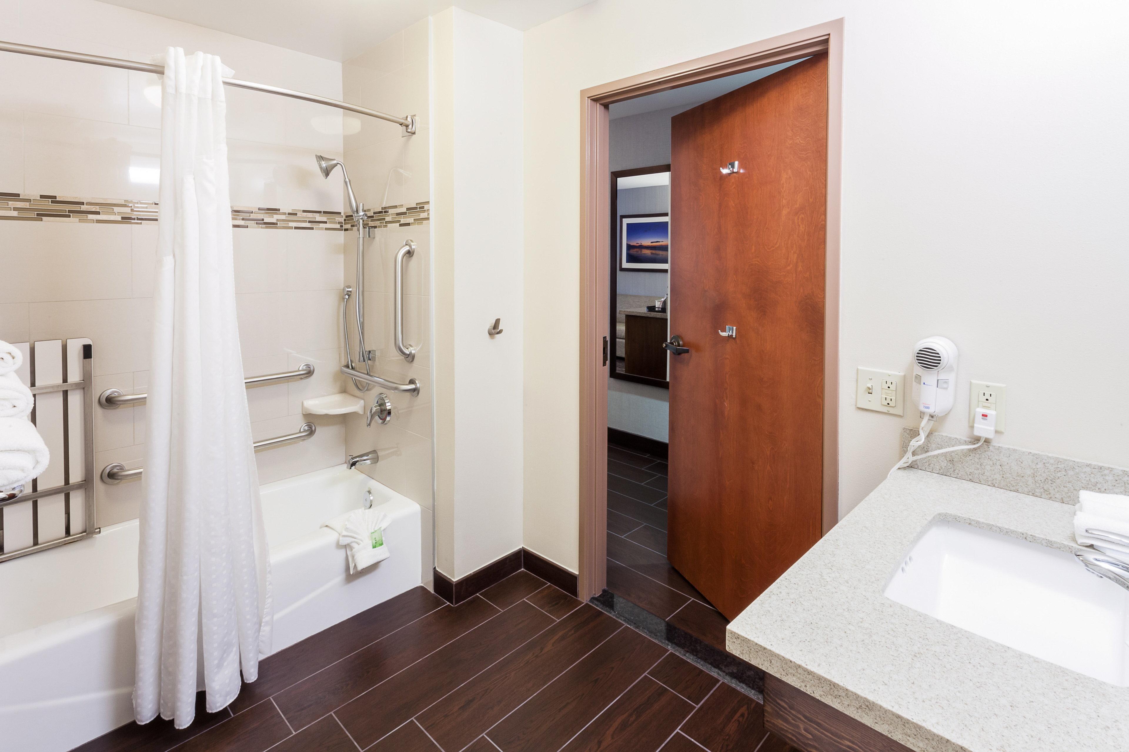 Holiday Inn Express & Suites Carpinteria By Ihg Exterior photo