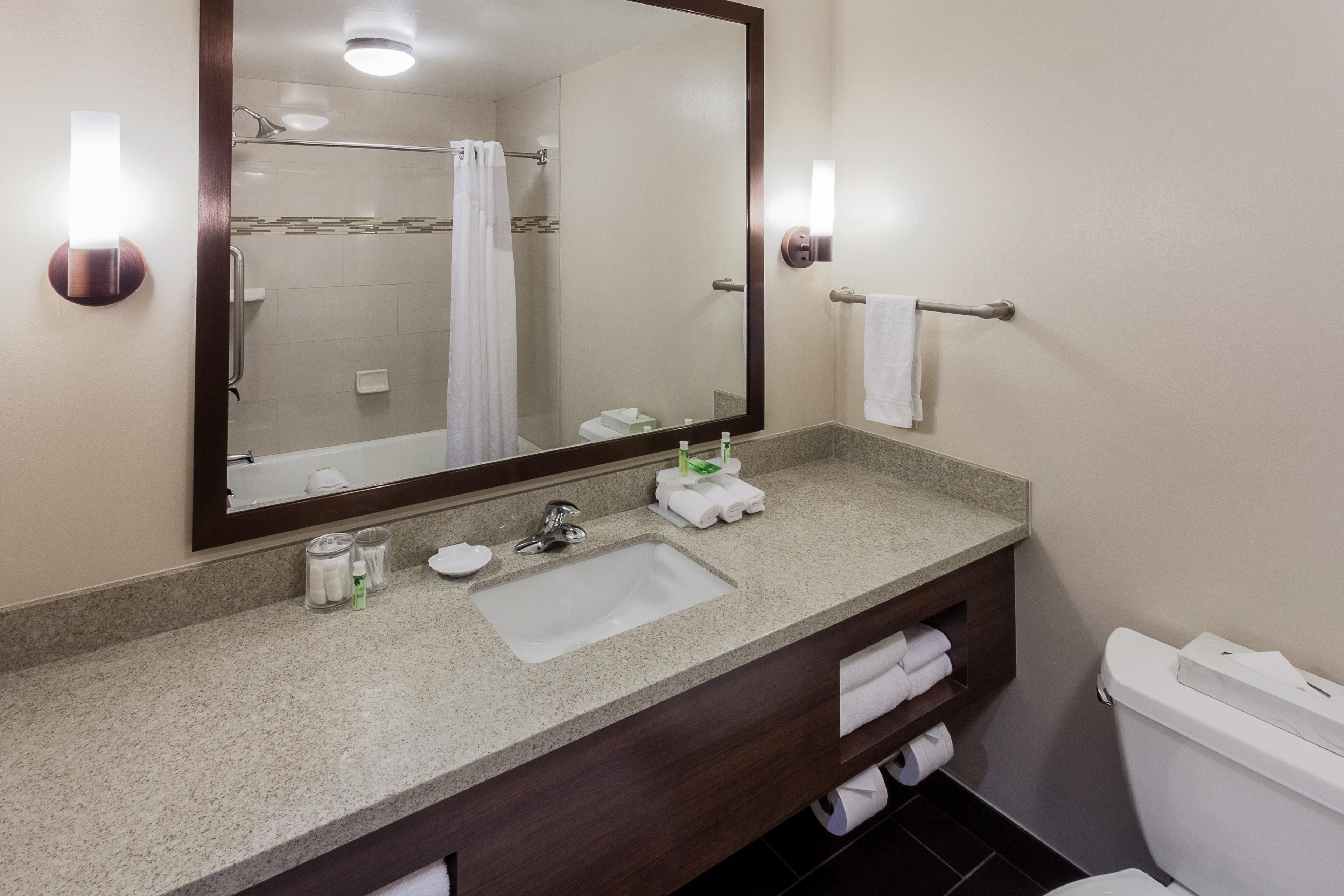 Holiday Inn Express & Suites Carpinteria By Ihg Exterior photo