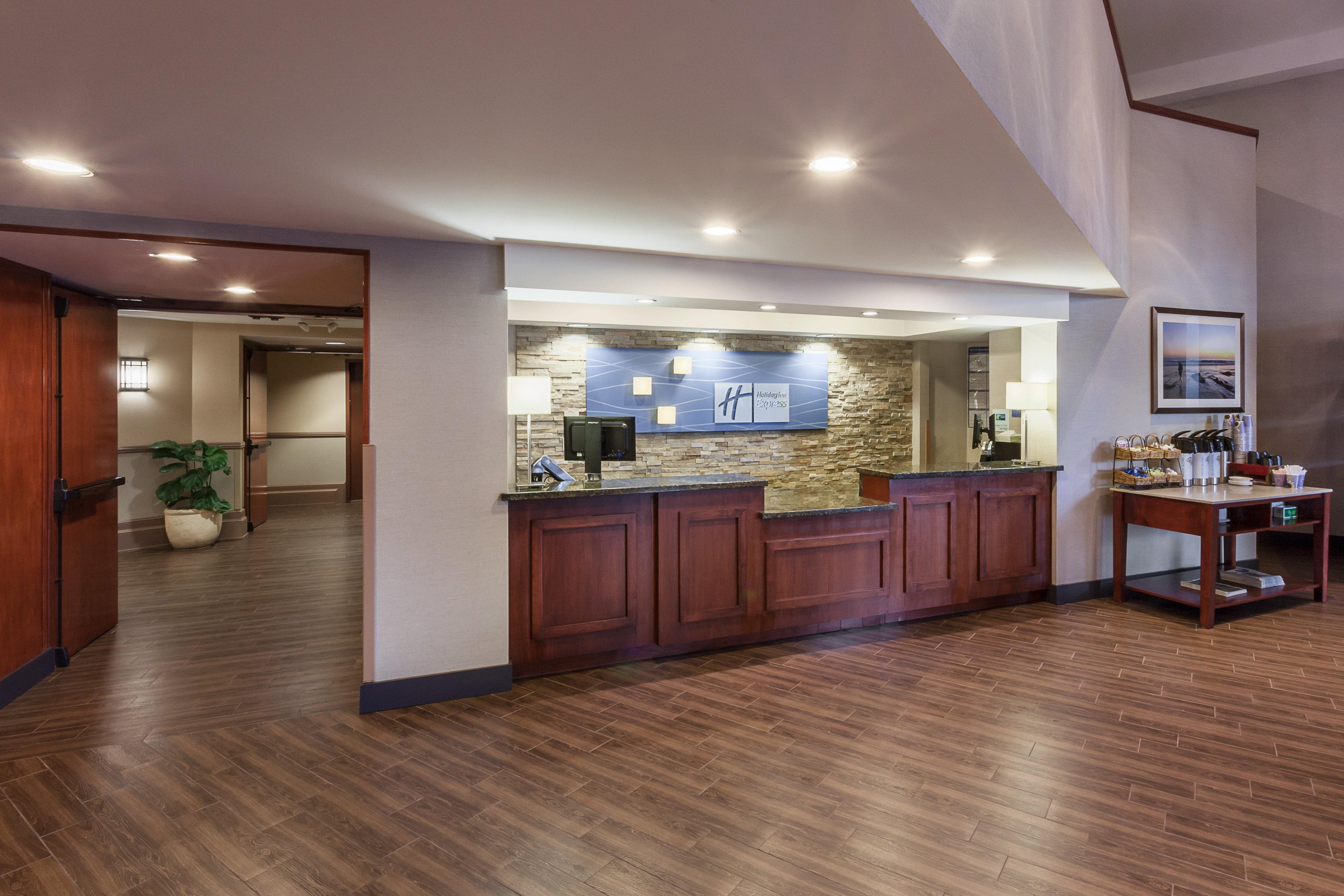 Holiday Inn Express & Suites Carpinteria By Ihg Exterior photo